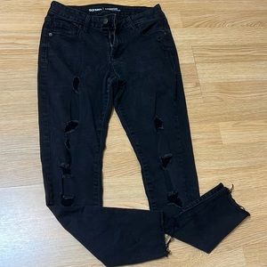 Mid-rise ripped rockstar Jean
